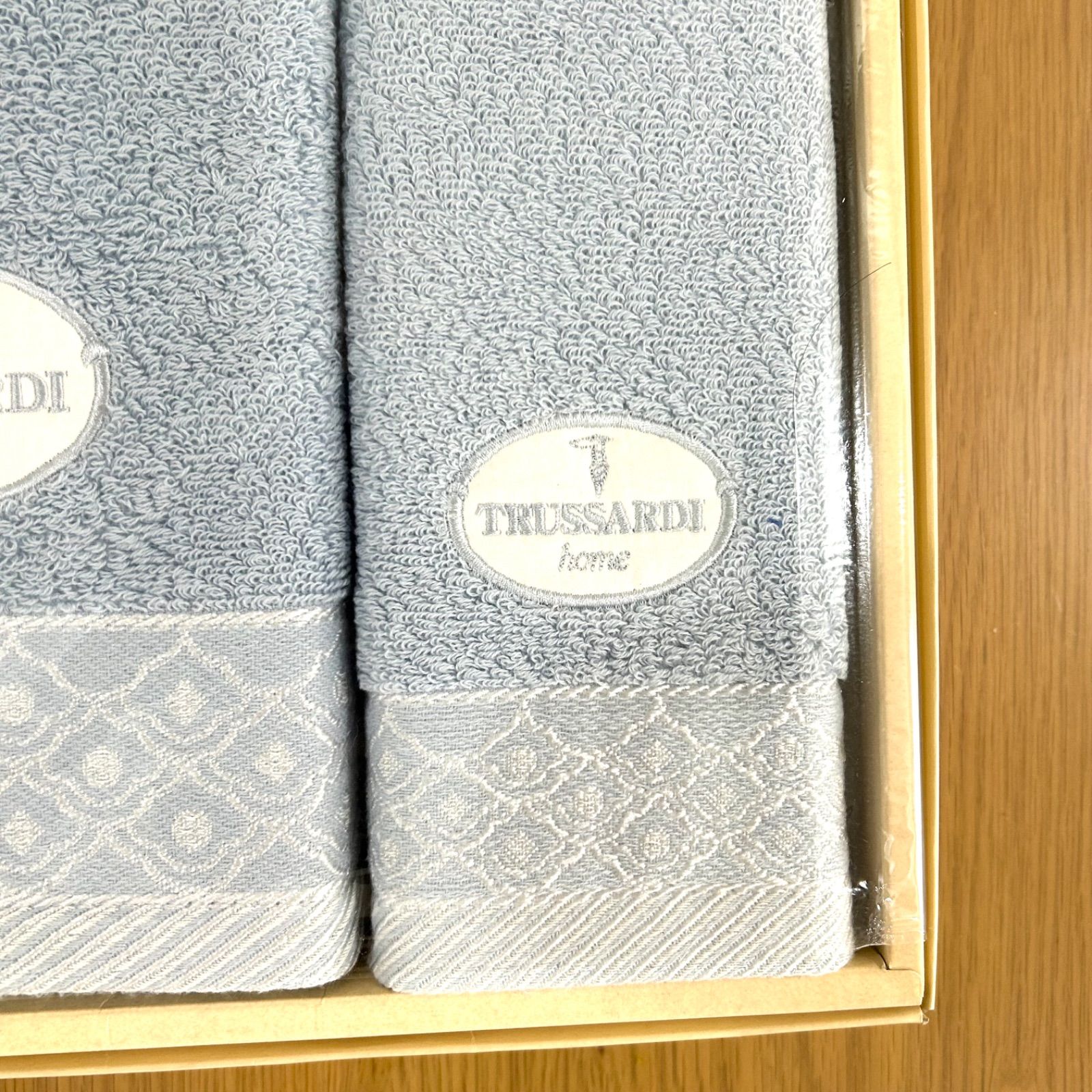 トラサルディ TRUSSARDI バスタオル フェイスタオル2枚 箱無し - メルカリ