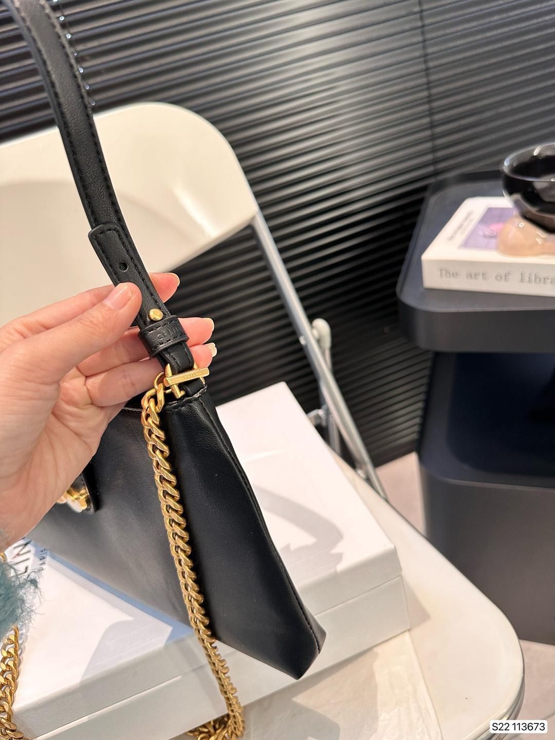 CELINEセリーヌの台形デザイン女性用ショルダーバッグ｜ ｜