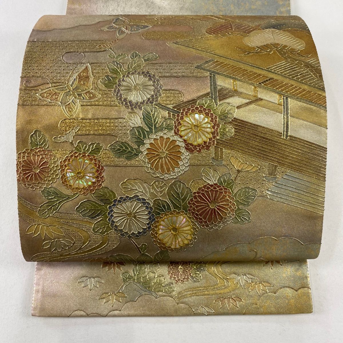 袋帯 秀品 菊 蝶 金銀彩 螺鈿箔 金色 お太鼓柄 正絹 【中古