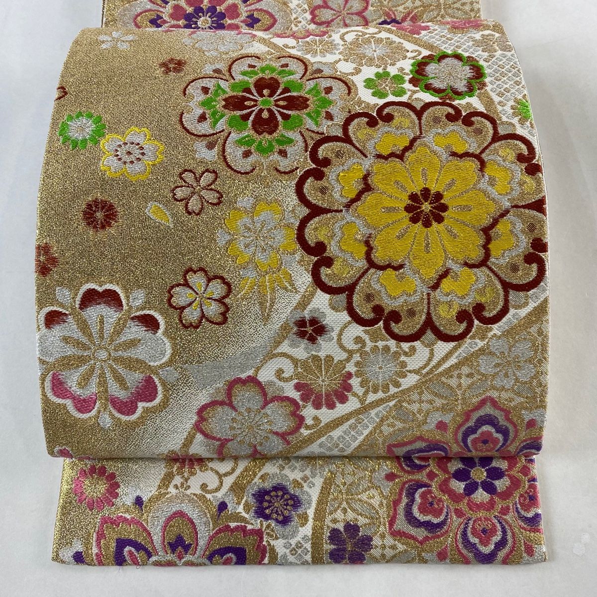 袋帯 逸品 華文 花唐草 刺繍 ベージュ 浴びれ 六通 正絹 【中古】 袋帯 逸品 華文 花唐草 刺繍 ベージュ 浴びれ 六通 正絹 【中古】