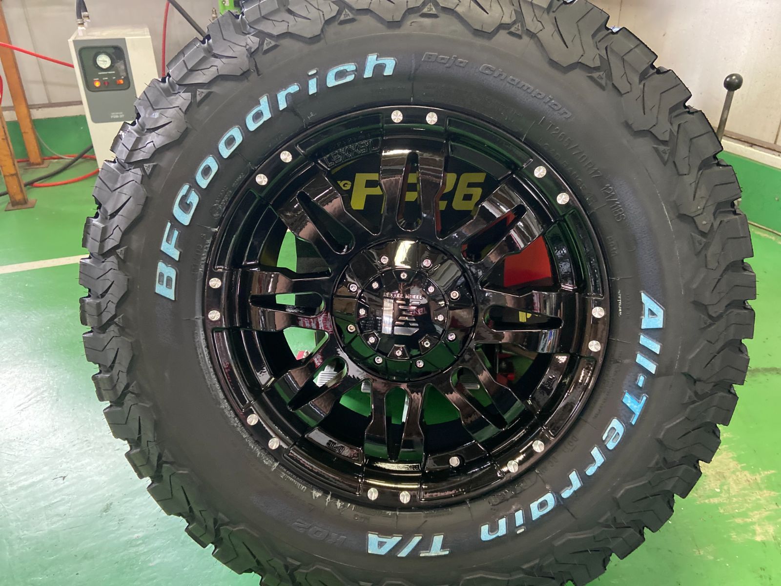 265/65R17 ハイラックス サーフ パジェロ タイヤホイールセット 17インチ BF Goodrtch KO2 ホワイトレター LEXXEL  Balano ブラック系ホイール オフロードカスタム定番タイヤセット オフロード仕様お勧め♪ - メルカリ