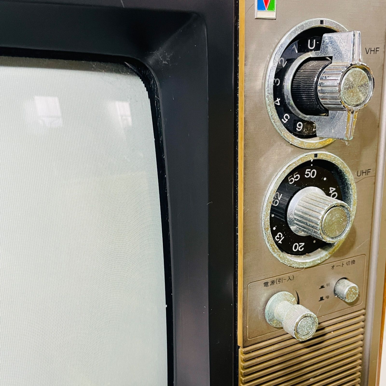 古い昭和のテレビ 16インチ