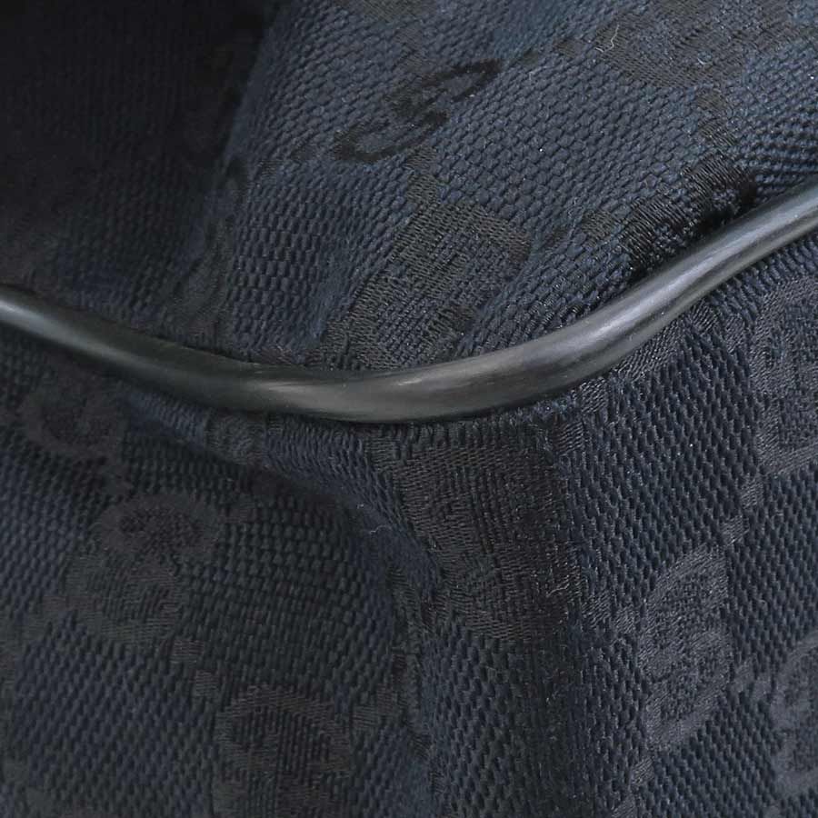 GUCCI 斜め掛けショルダーバッグ