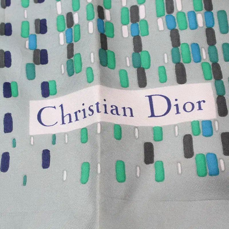 Dior 100%シルク ショール スカーフ 箱付 ミントグリーン スター Dior(ディオール) ミントグリーン シルク スカーフ - メルカリ