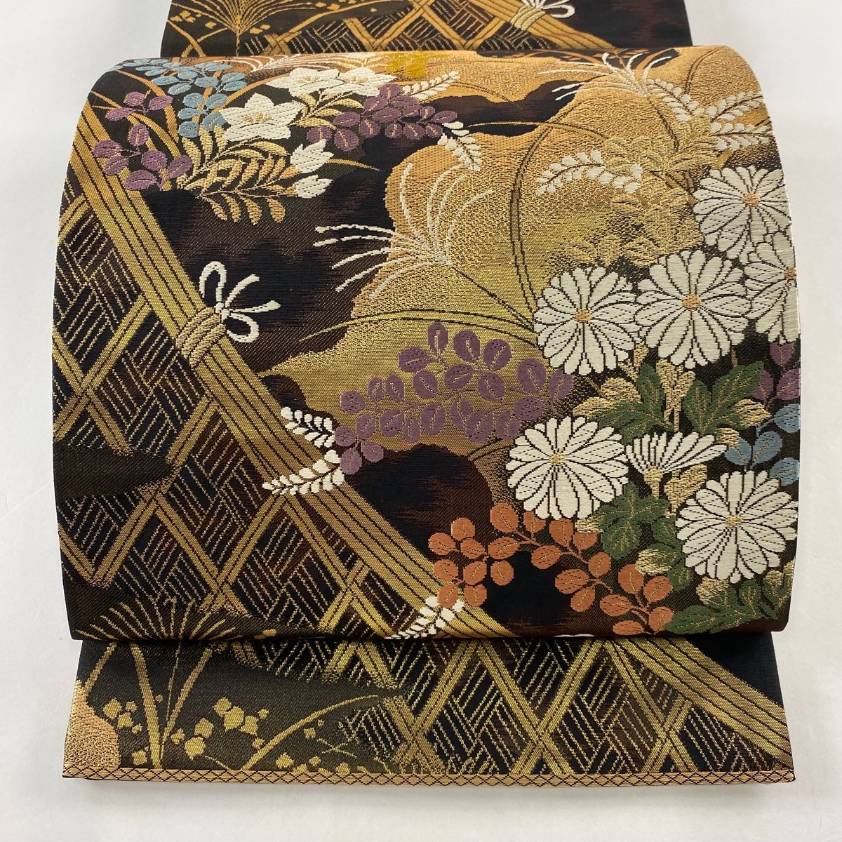 袋帯 美品 秀品 関西仕立て 秋草 ススキ 刺繍 箔 焦茶色 六通