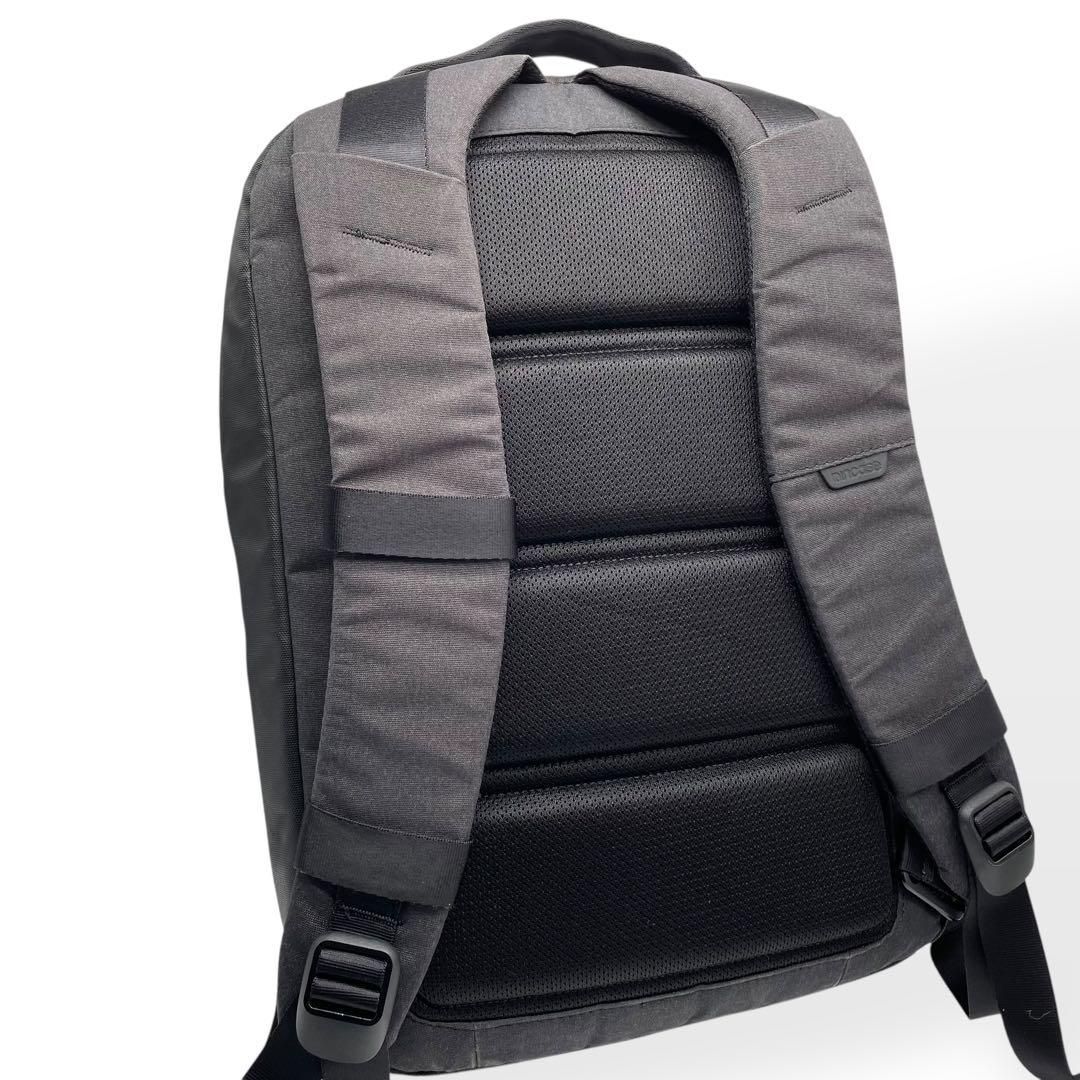 極美品　incase インケース　バックパック　リュック　PC収納　高耐久　通勤 極美品 incase インケース バックパック リュック PC収納 高耐久