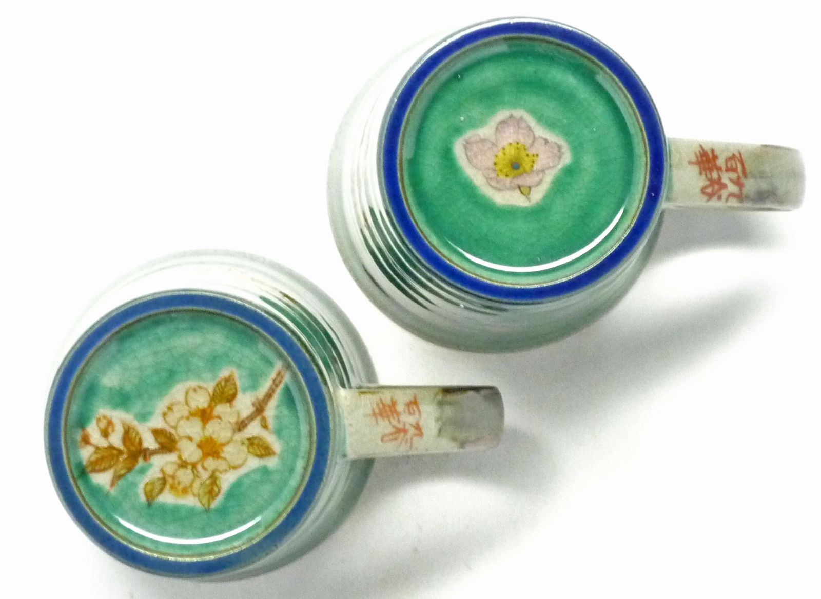 九谷焼 ペアマグカップ 宝尽くし＆ソメイヨシノ 中裏絵 (Kutani pair mug)おしゃれ 吉田屋 縁起柄 桜 花柄　結婚祝い プレゼント 九谷焼 ペアマグカップ 宝尽くし＆ソメイヨシノ 中裏絵 (Kutani pair