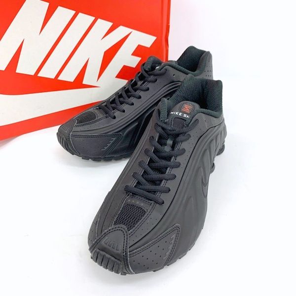 NIKE WMNS SHOX R4 AR3565-004 ウィメンズ ショックス R4 スニーカー 