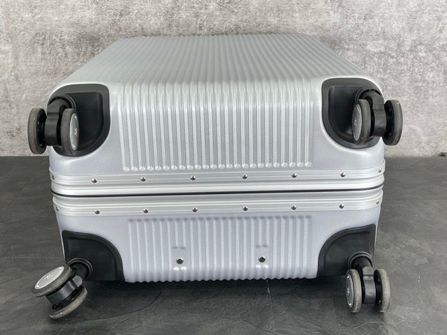 シルバー系 旅行バッグ