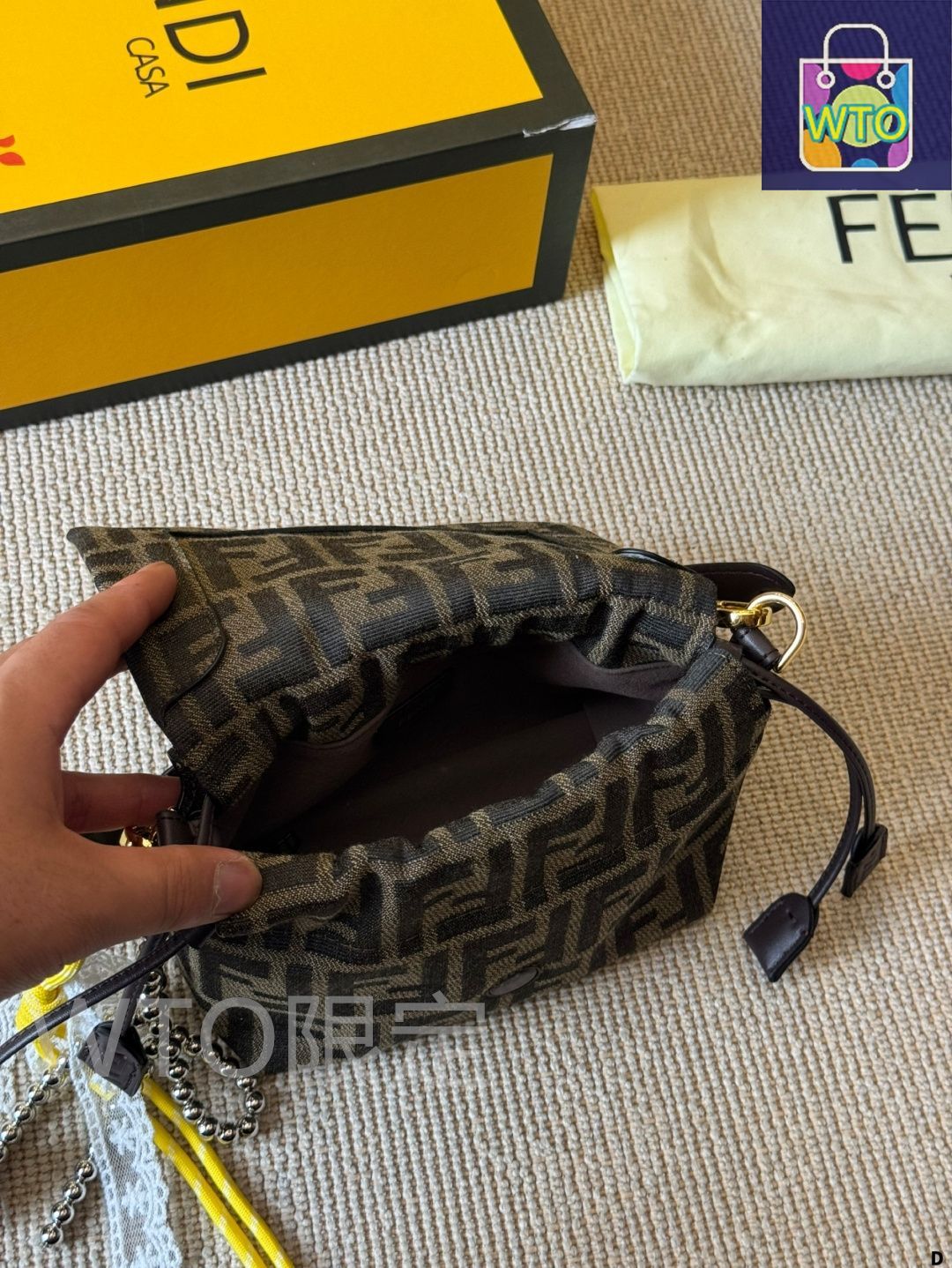 今日WTO】Fendi フェンディ マンマバゲットシリーズ 柔らかな
