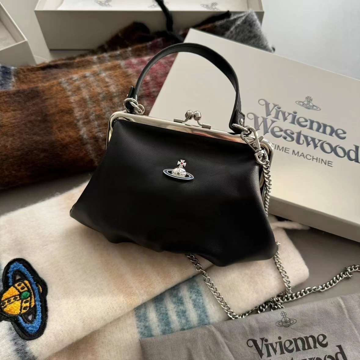 新品 Vivienne Westwood EMMA ミニショルダー  レディース  バッグ  ハンドバッグ