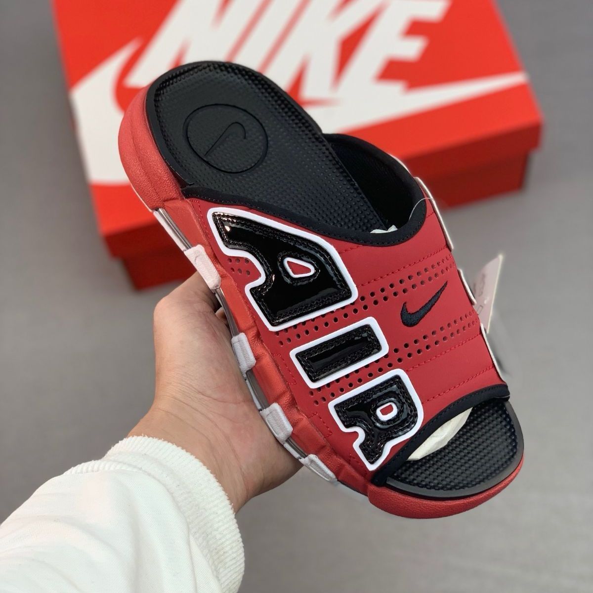 ナイキ スニーカー Nike Air More Uptempo Slide 黒赤