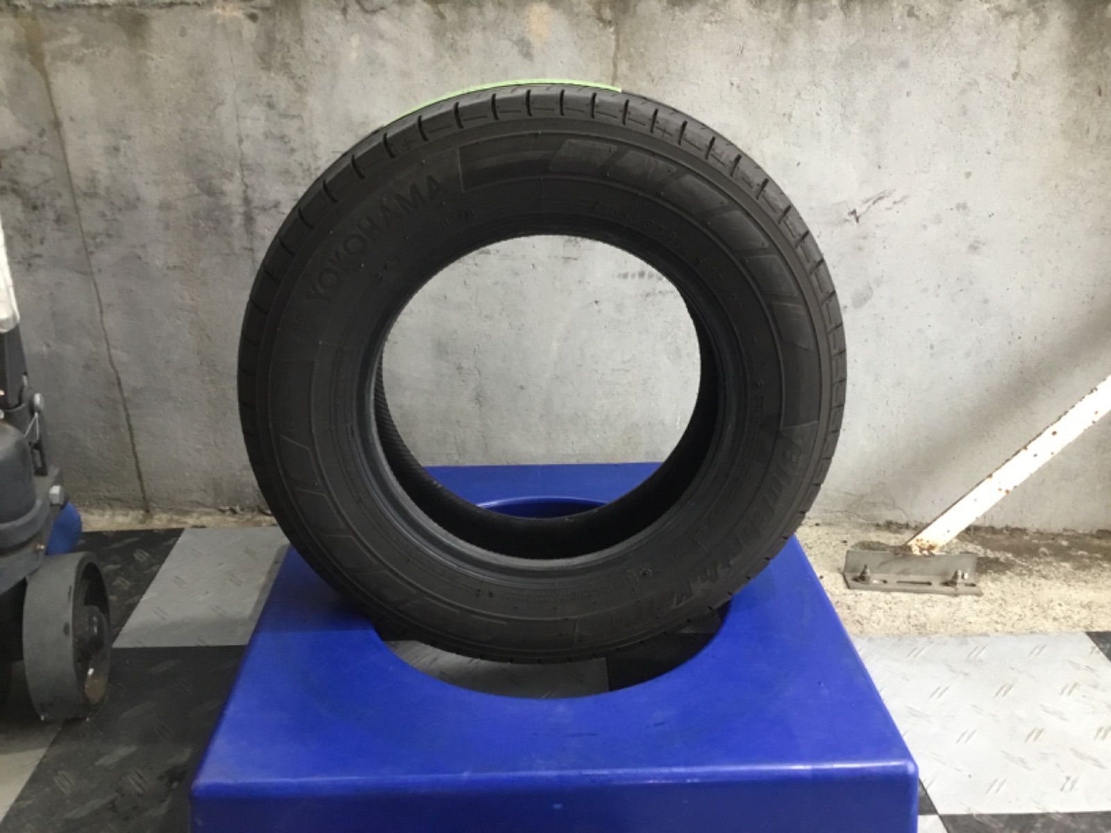 値下げ［送料込み］ 165/80 R14 2024年製 Yokohama BluEarth Van RY55