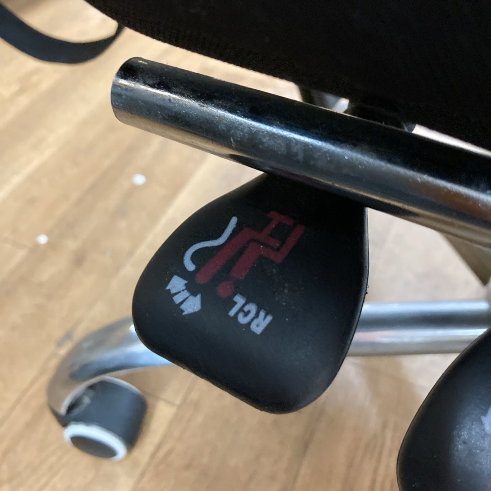 LUCKRACER ゲーミングチェア