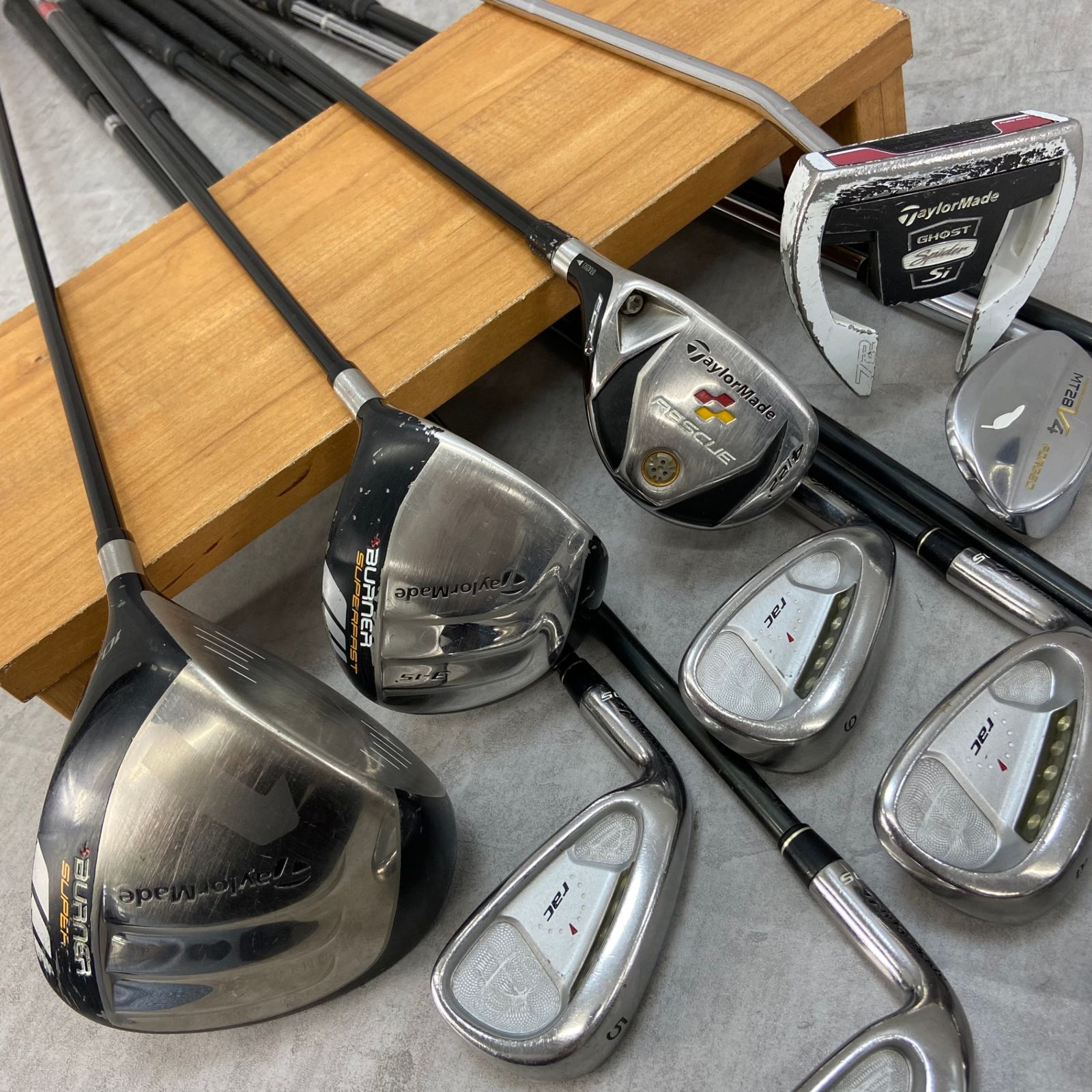 大人も着やすいシンプルファッション レフティー TaylorMade メンズゴルフ11本セット テーラーメイド クラブ