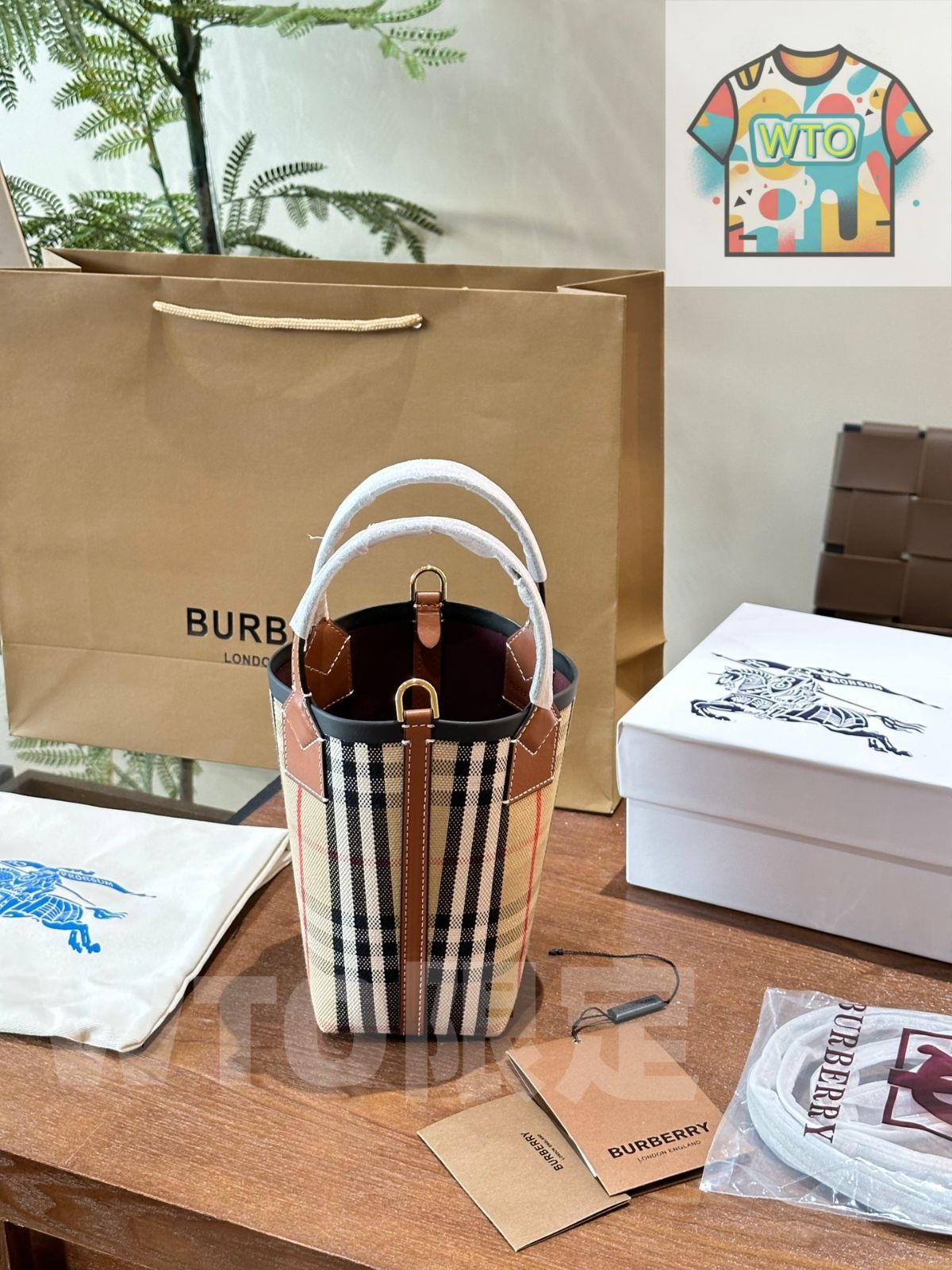 ☆Burberry☆ ミニ ロンドン トートバッグ バケットバッグ 今日WTO】Burberry Mini London Tote Bag - バーバリー ミニ