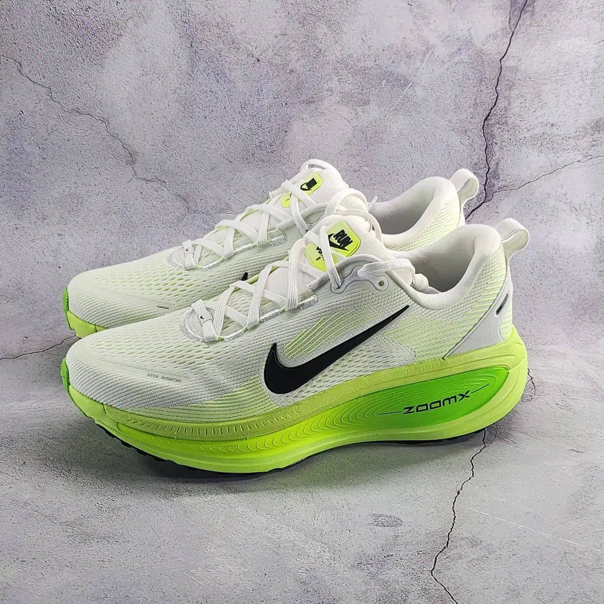 NIKE ナイキ レディース 280 男性 275 ボメロ 18 白 電気 グリーン ランニング
