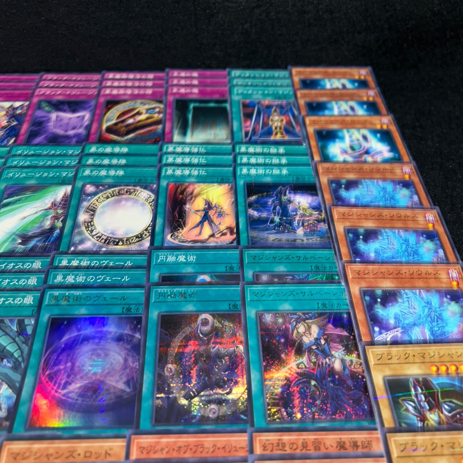 匿名配送　ブラックマジシャンデッキ　大量パーツセット 匿名配送 ブラックマジシャンデッキ 大量パーツセット 匿名配送