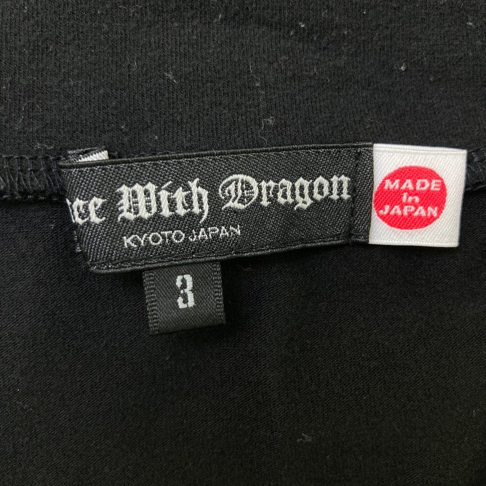 サイズ：3 DANCE WITH DRAGON ダンスウィズドラゴン  ハーフジップ 長袖Tシャツ チビドラ  ブラック系 [240101418191] ゴルフウェア メンズ ストスト サイズ：3 DANCE WITH DRAGON ダンスウィズドラゴン ハーフ