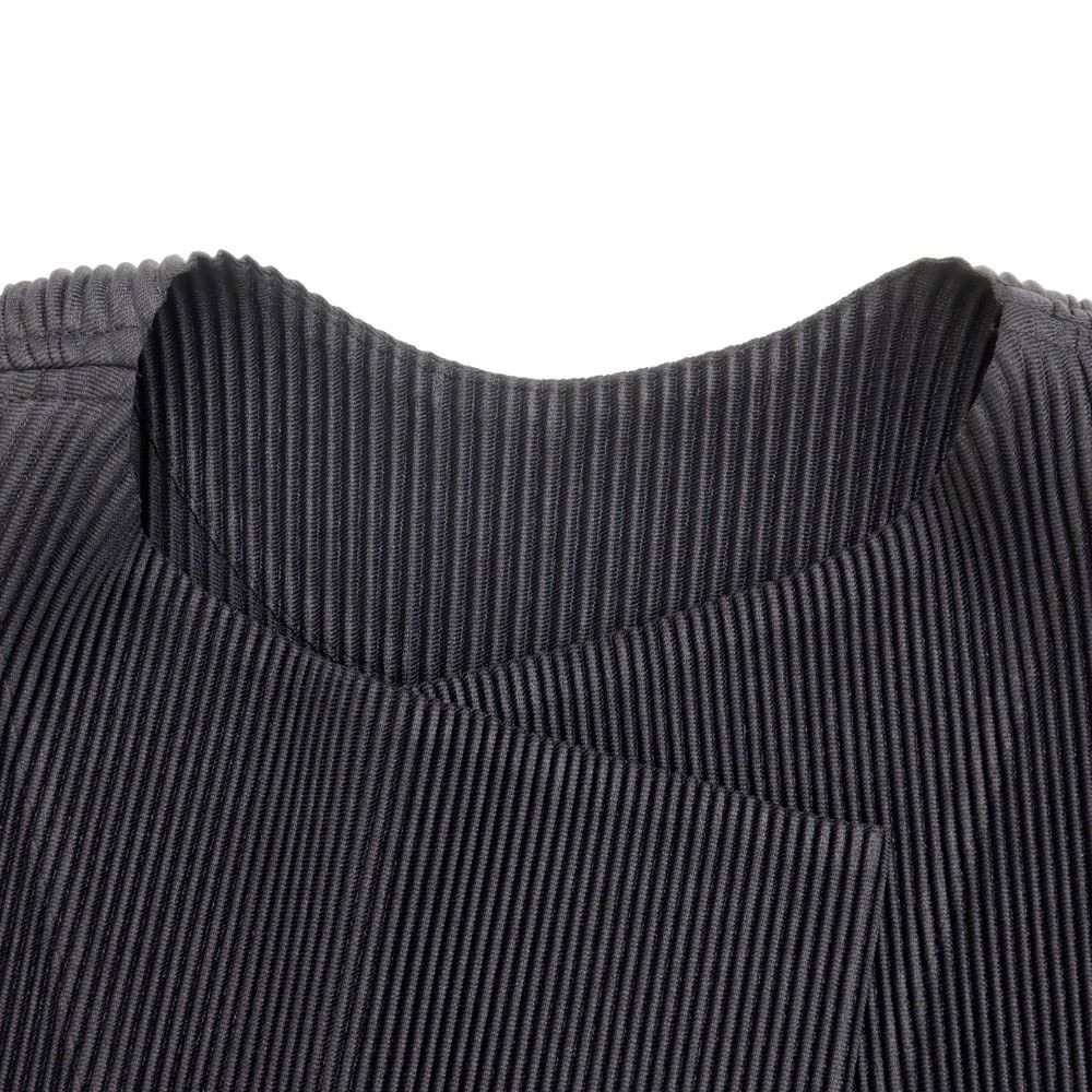 ISSEY MIYAKE - 【中古】イッセイミヤケ ISSEY MIYAKE 2024年春夏 プリーツ加工 カーディガン ブラック【サイズ表記なし（L位）】【レディース】 中古】イッセイミヤケ ISSEY MIYAKE 2024年春夏 プリーツ加工