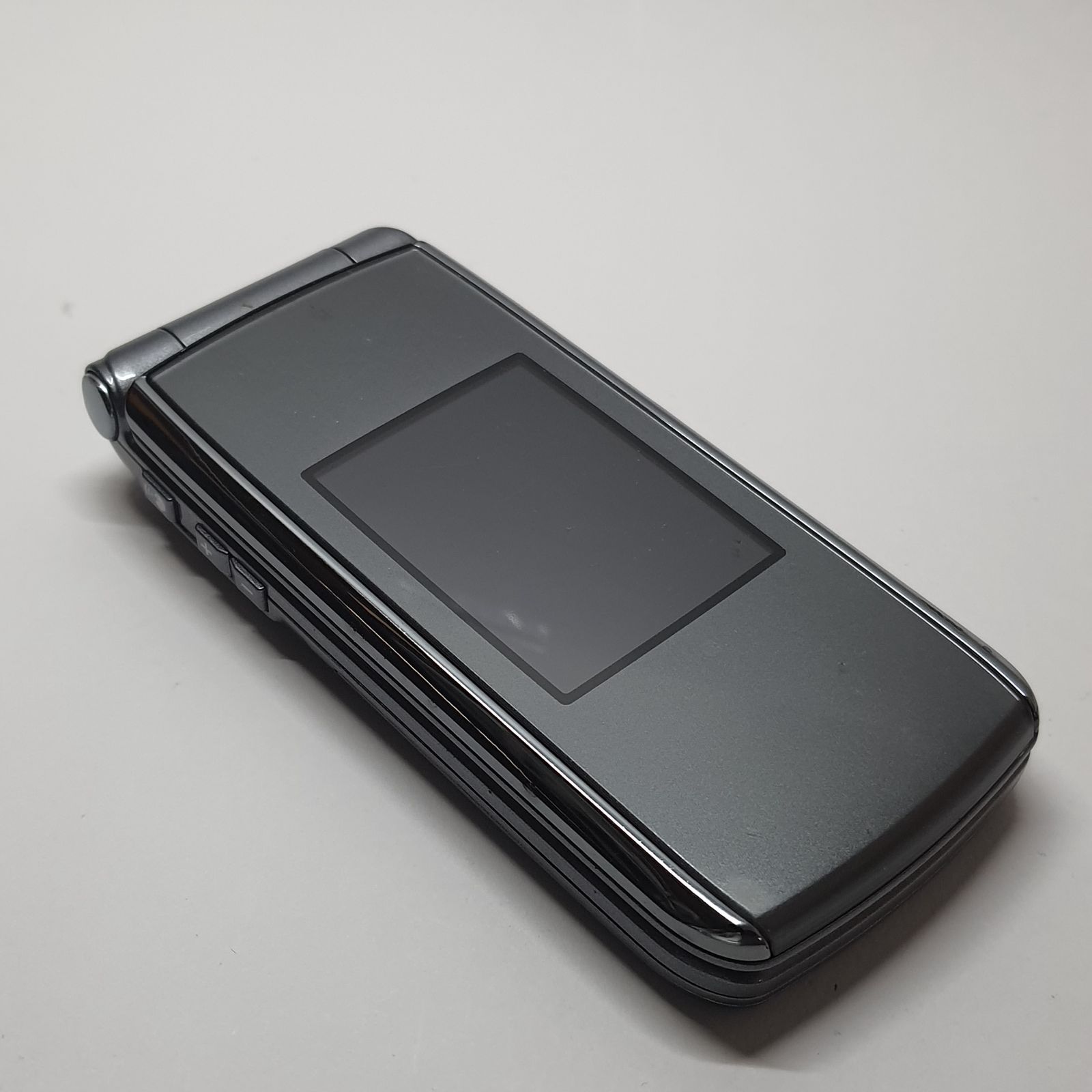 DOCOMO F-09B 3G らくらくホン7 ガラケー - メルカリ