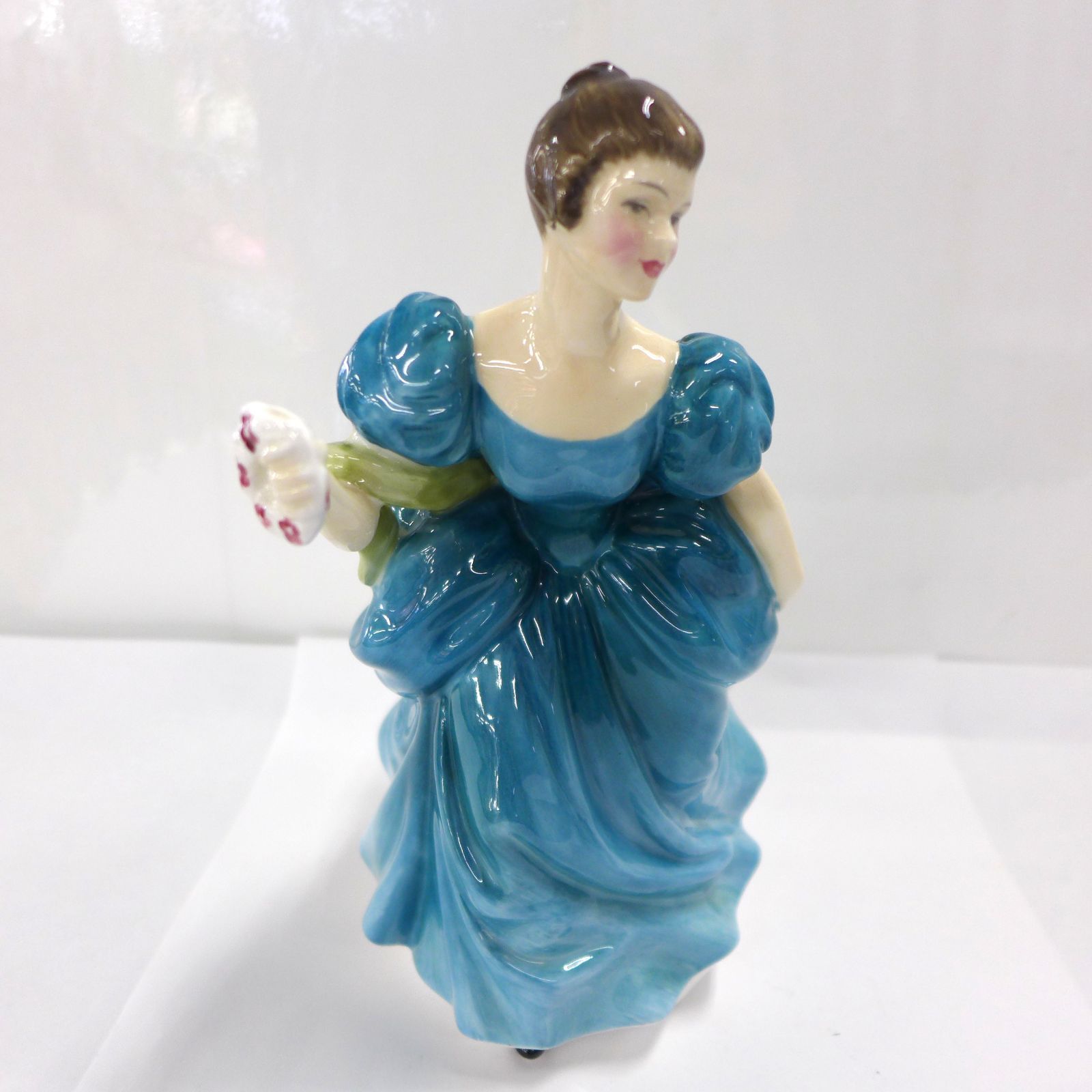ロイヤルドルトン Royal Doulton フィギュリン 陶器人形 置物 英国