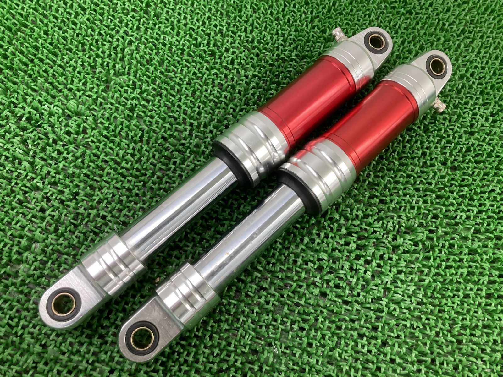 CT125ハンターカブ リアサスペンション 左右 社外  バイク 部品 JA55 ピッチ320mm リアショック 曲がり無し コンディション良好