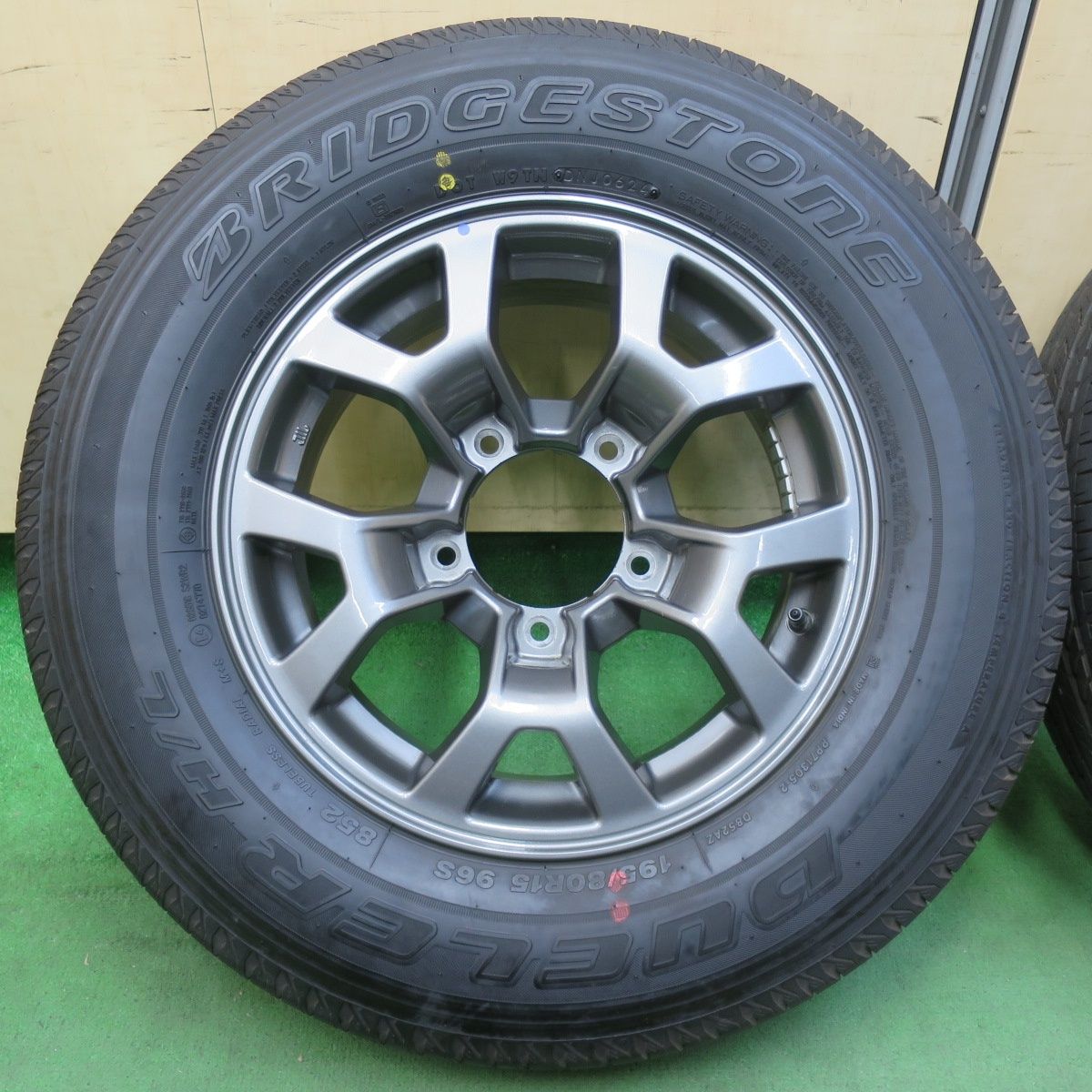 ☆送料込☆新車外し☆スズキ JB74W ジムニーシエラ 純正 15インチ 4本 送料無料] 新車外し！24年スズキ JB74W ジムニーシエラ 純正 195/80R15