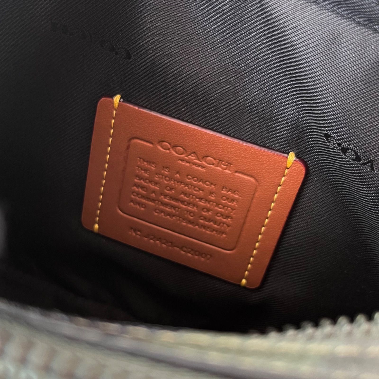 現行モデル 美品 コーチ チャーター クロスボディ カモフラ ショルダー