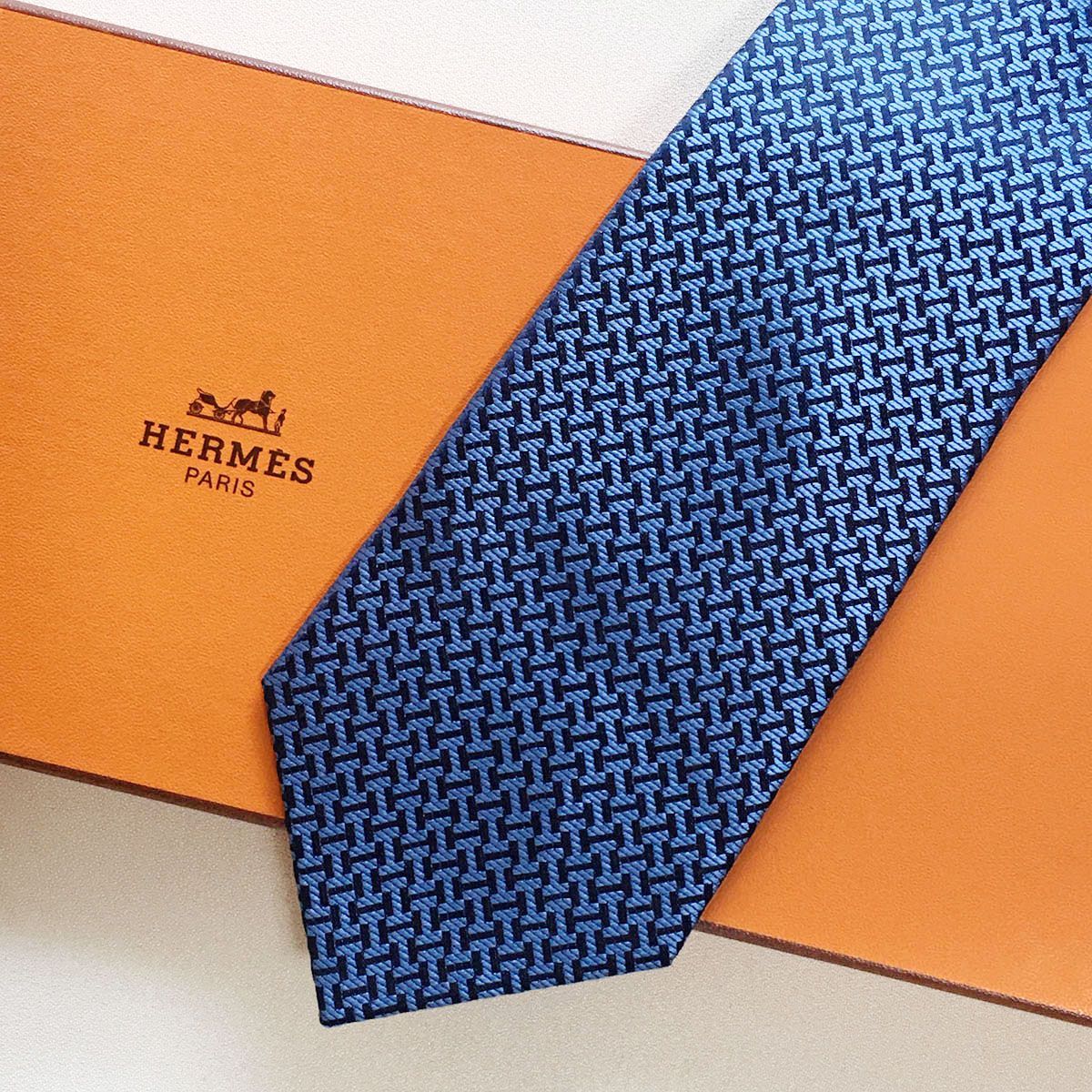 美品 エルメス HERMES ネクタイ フランス製 ネイビー H柄 エルメス Hermes HERMES ネクタイ TIE 7cm フランス製 シルク