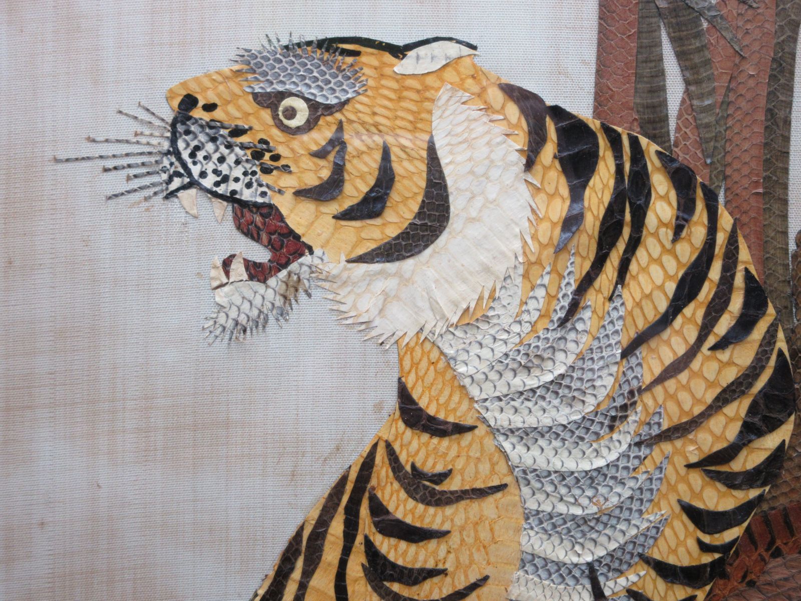 台湾製 吉祥の画 蛇皮細工 貼絵細工 竹林の虎 干支 2022 額縁 B