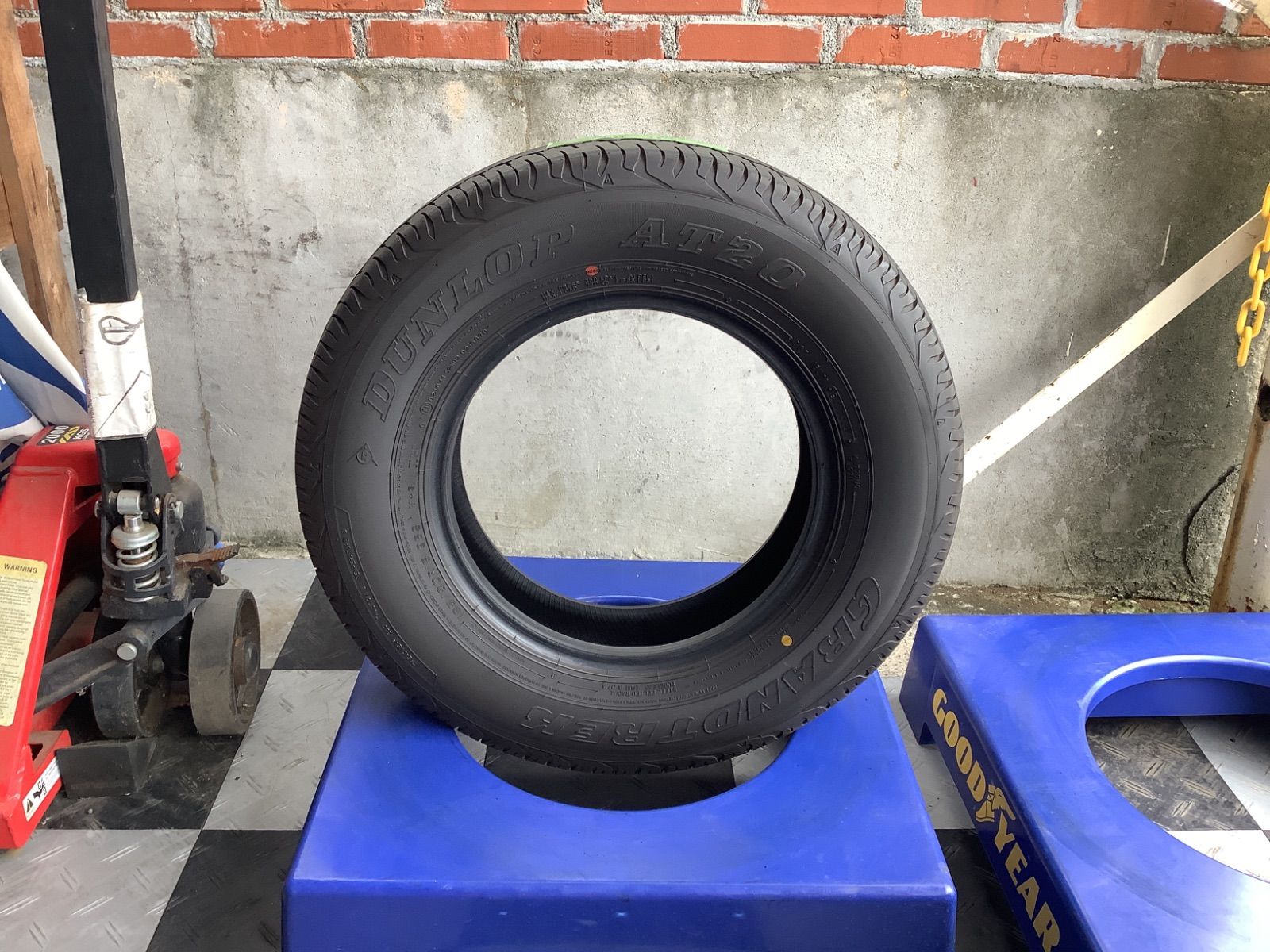 み 195|80R15 20 DUNLOP GRANDTREK AT20 ダンロップ グランドトレック AT20 タイヤ1本