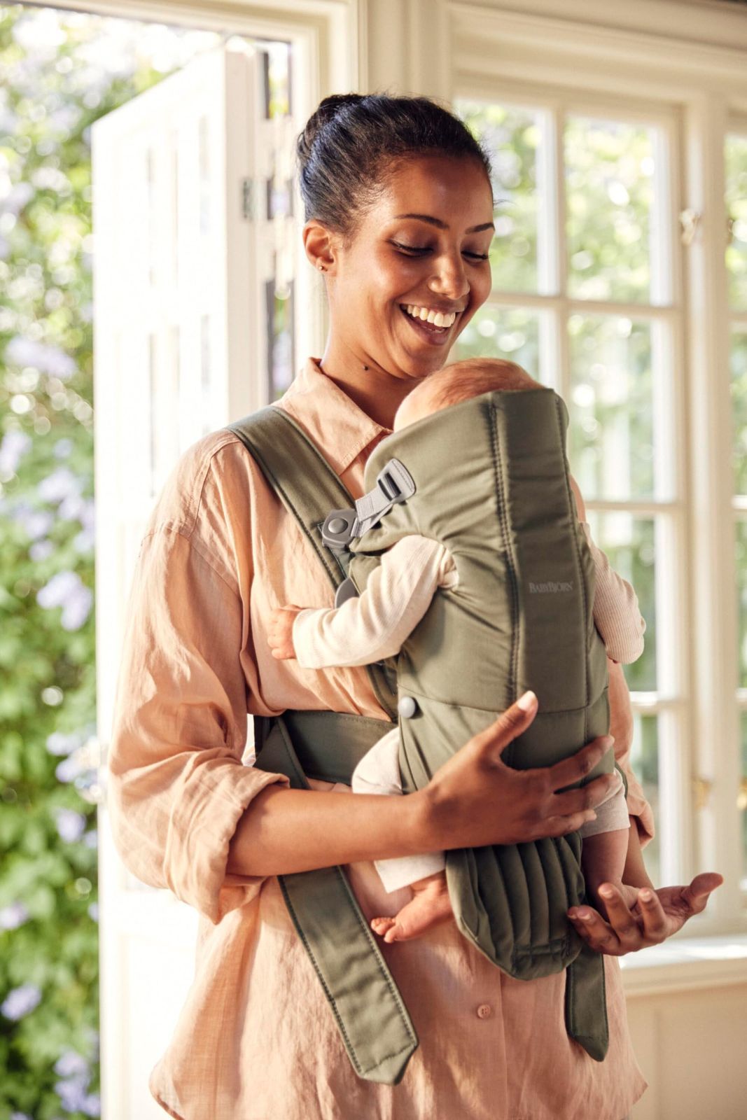 ベビービョルン 抱っこひも 0か月 12か月まで 新生児も安心密着抱っこ ベビーキャリア MINI ウーブン ダークグリーン OLIVEOS_COM_TR