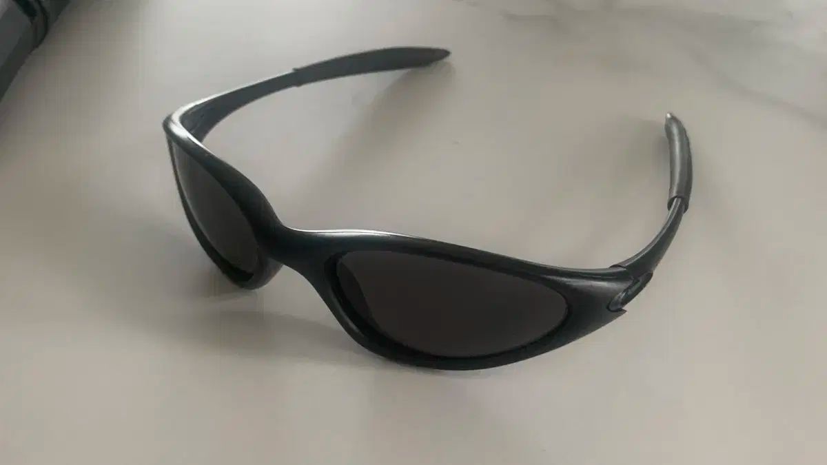 Oakley Minute オークリー　ミニッツ 楽天市場】オークリー サングラス ミニッツ MINUTE シルバー