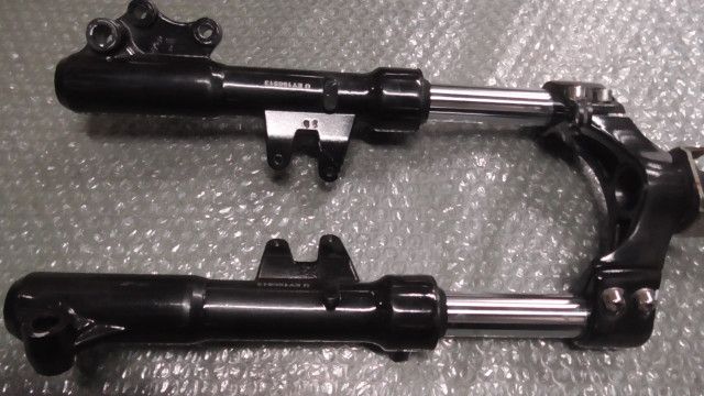 niu UQi Pro R1NBCU110K1001xxx の フロントフォーク 1758161604