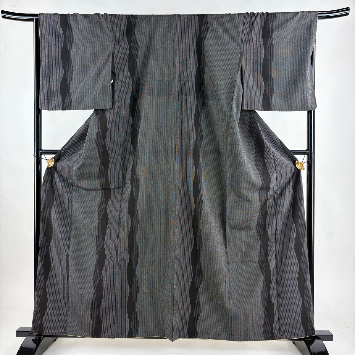 紬 身丈160cm 裄丈67cm M 袷 縦縞 よろけじ 黒灰 正絹 名品