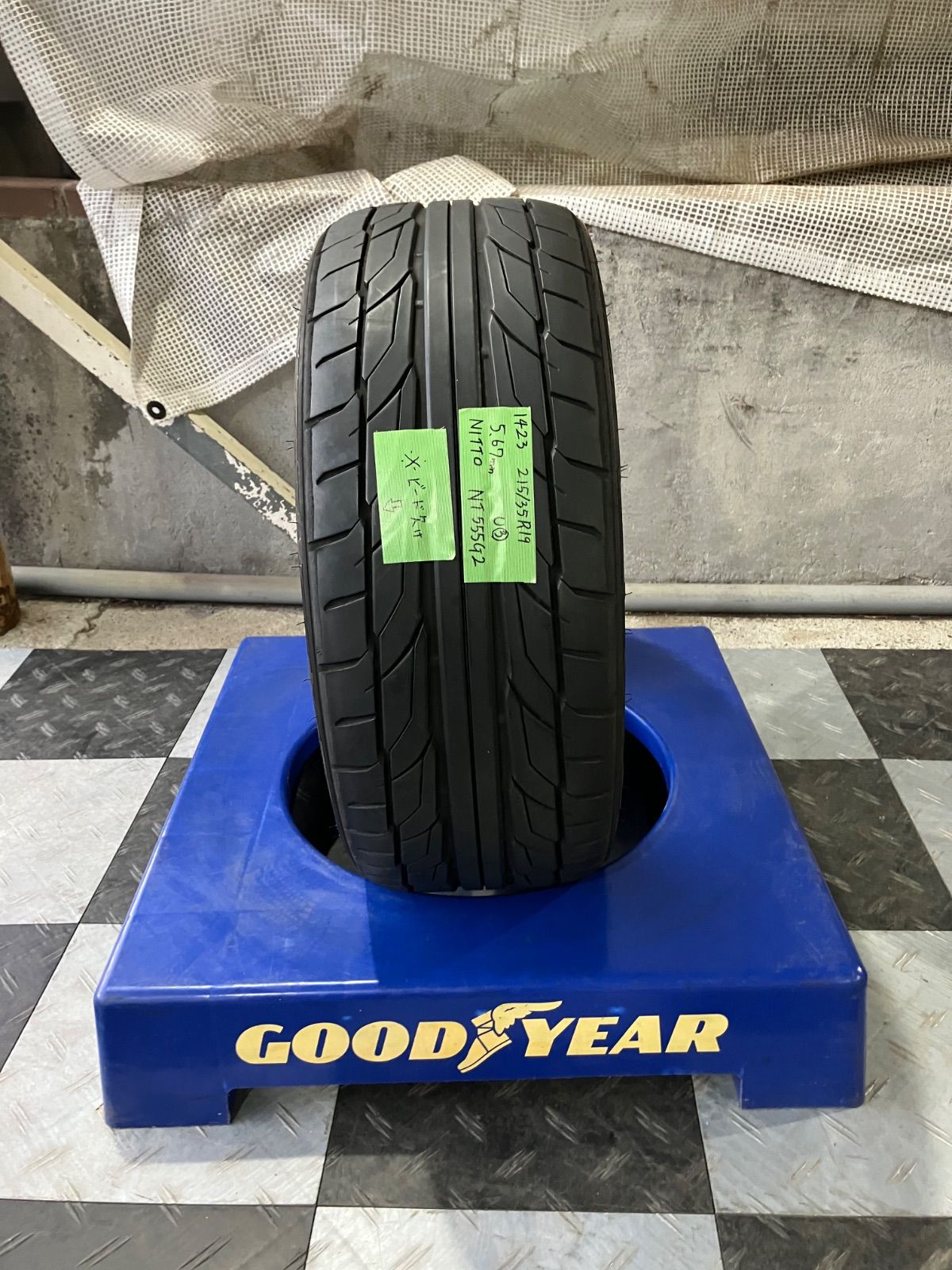 送料込み］ 215/35R19 NITTO NT555G2 ニットー 中古タイヤ4本セット