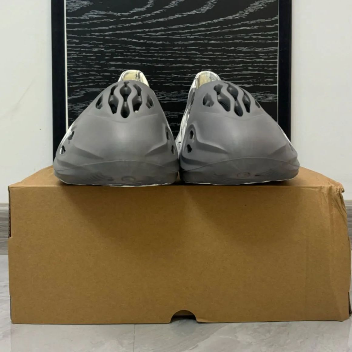 新品未使用 adidas YEEZY Foam Runner 