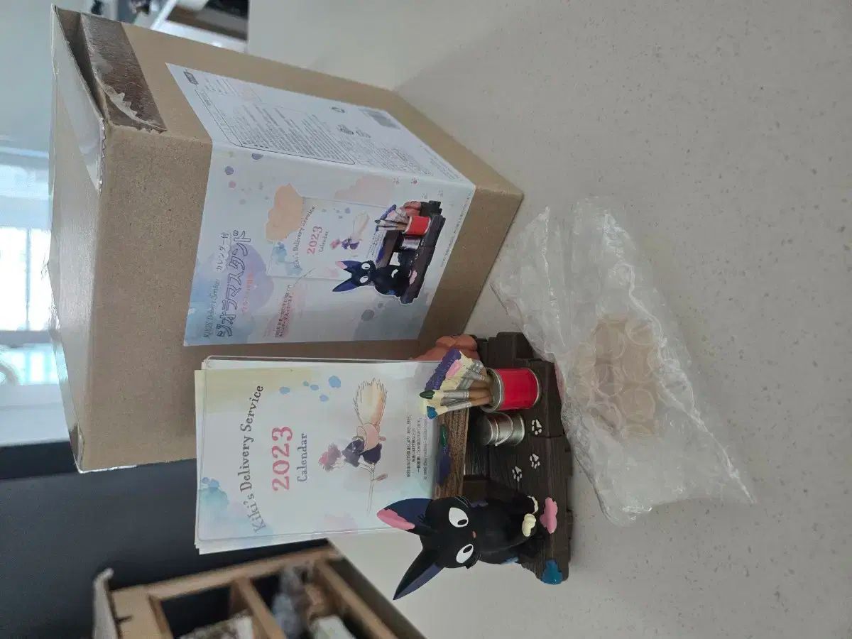 魔女の宅急便2023ジオラマスタンド となりのトトロ」と「魔女の