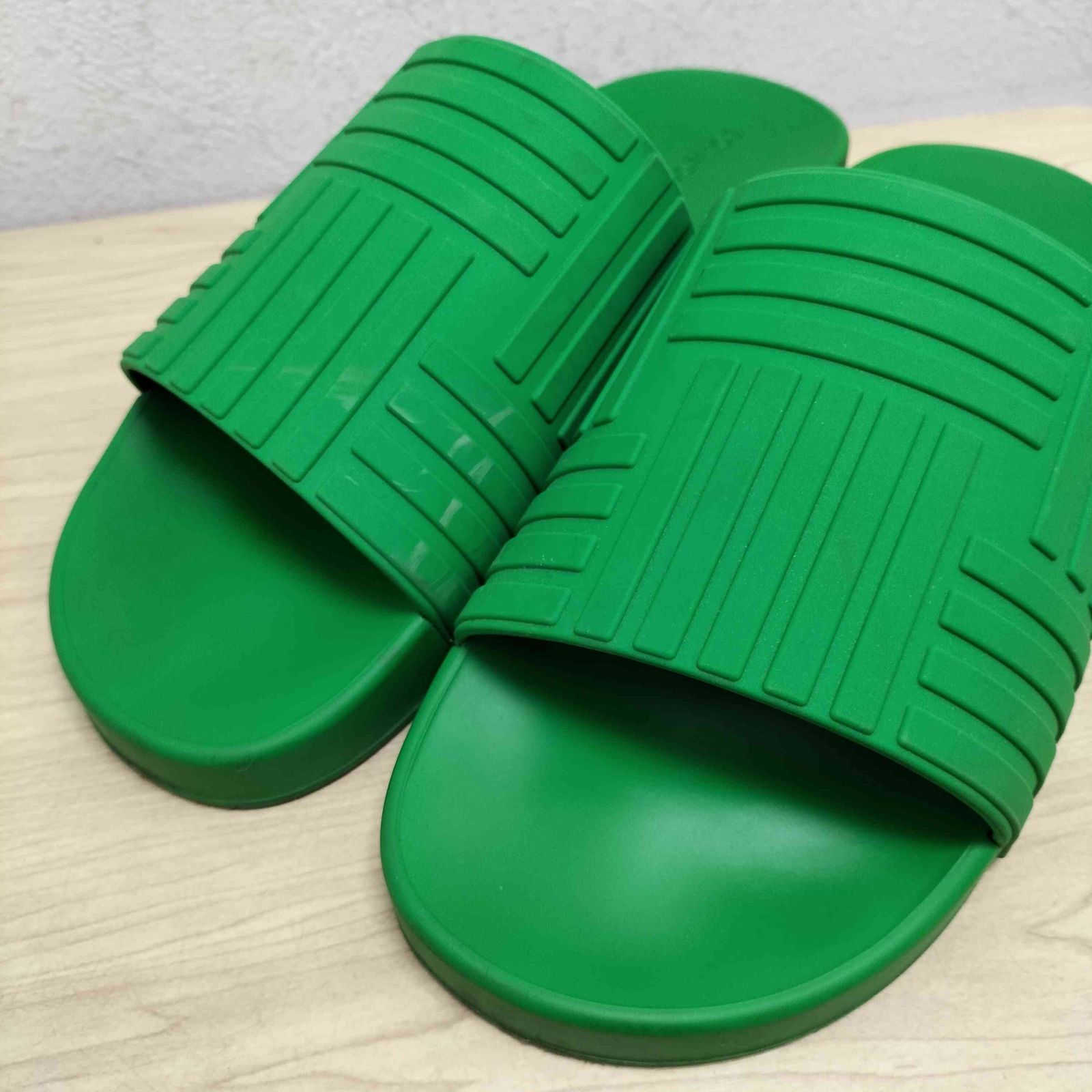 ボッテガヴェネタ BOTTEGA VENETA ラバーサンダル SLIDER メンズ JPN