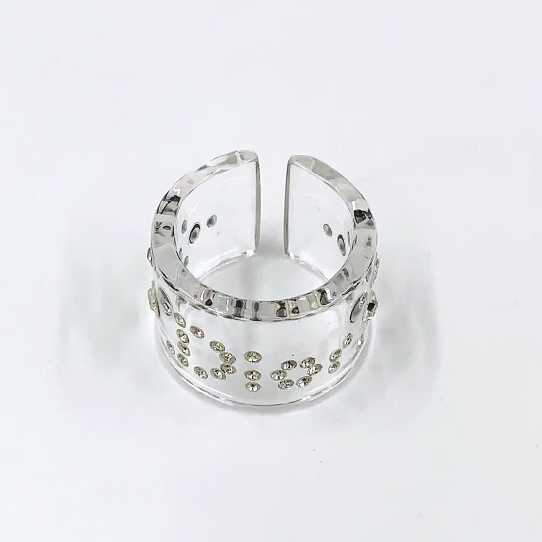 美品 Christian Dior クリアリング ロゴ ラインストーン 高級 美品 Christian Dior クリアリング ロゴ ラインストーン 高級