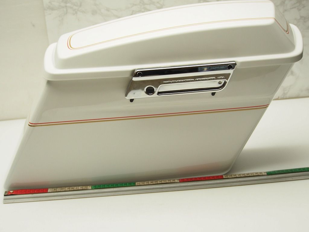 ハーレー FLHTCU SHRINE 2007 サドルバッグ 右 ASSY 90898-06CCP ARCTIC WHITE