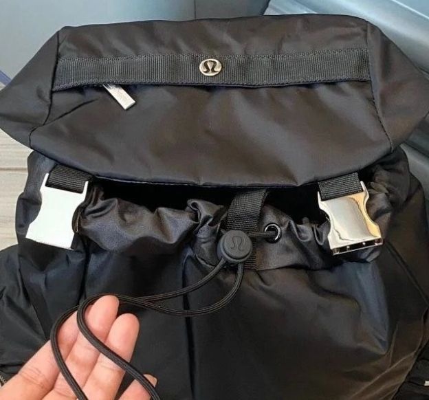 新品未使用‼️ルルレモン バックパック *Mini ブラック 14L lululemon ルルレモン ワンダーラスト バックパック ミニ 14L