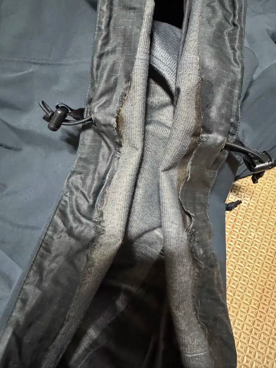 アークテリクス センターロゴ