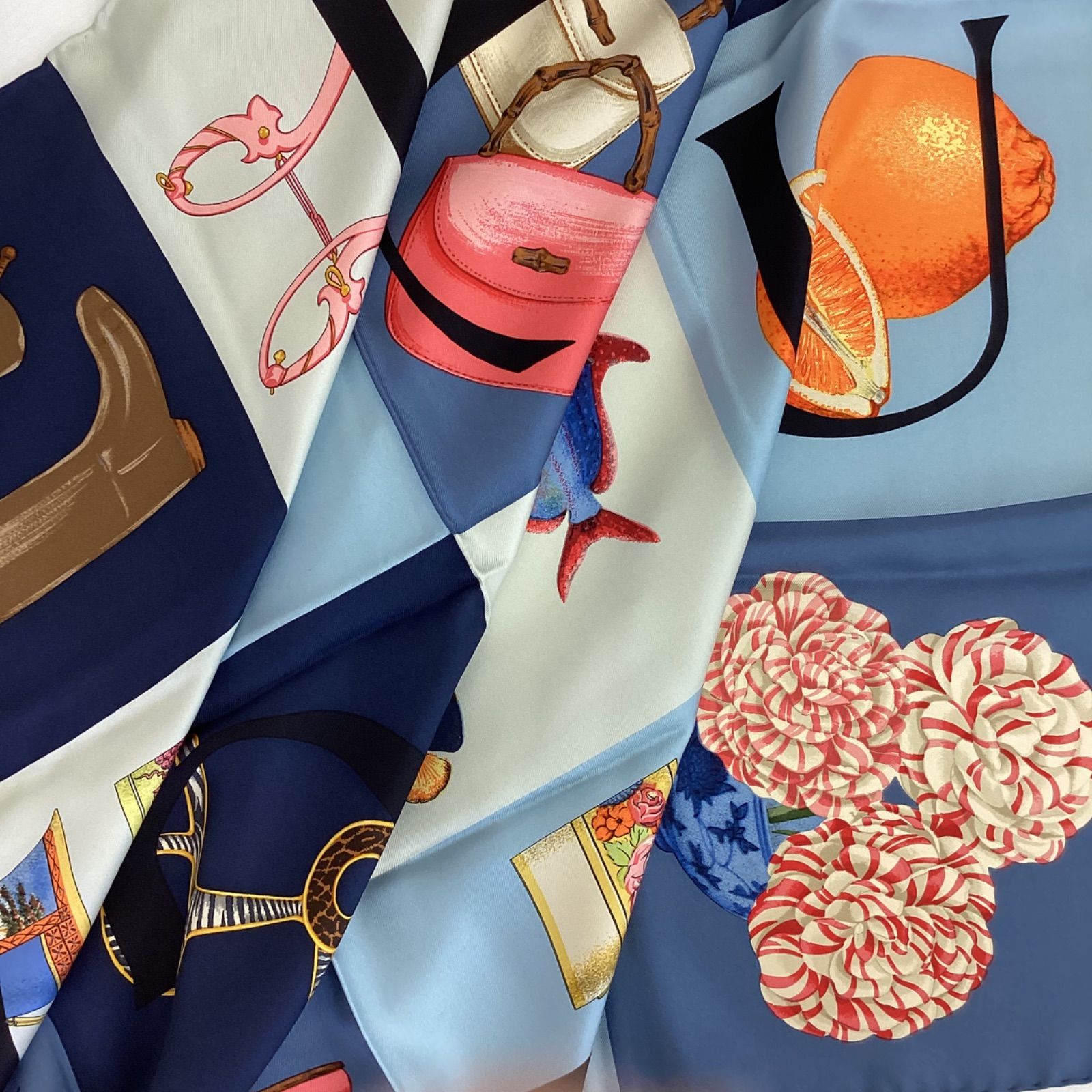 グッチ　GUCCI マス目デザイン　タイル柄デザイン大判スカーフ グッチ GUCCI マス目デザイン タイル柄デザイン大判スカーフ