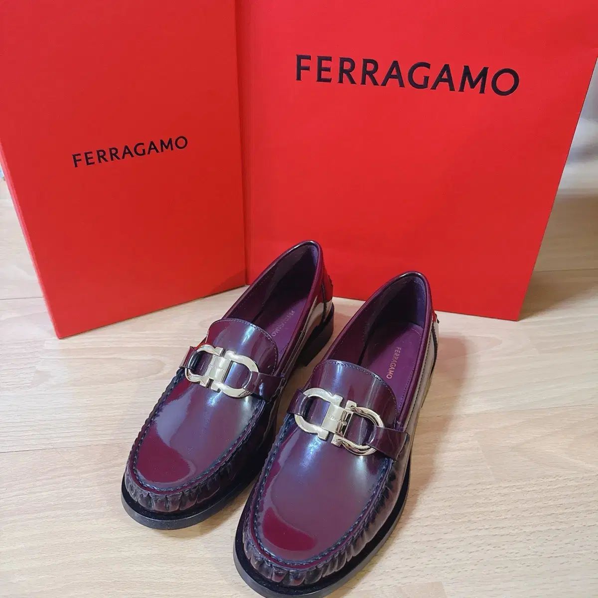 FERRAGAMO フェラガモ ローファー 240