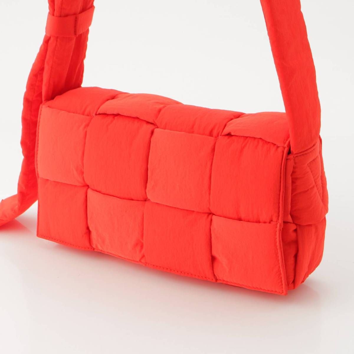 ボッテガ ヴェネタ】Bottega Veneta パデッドテック カセット 
