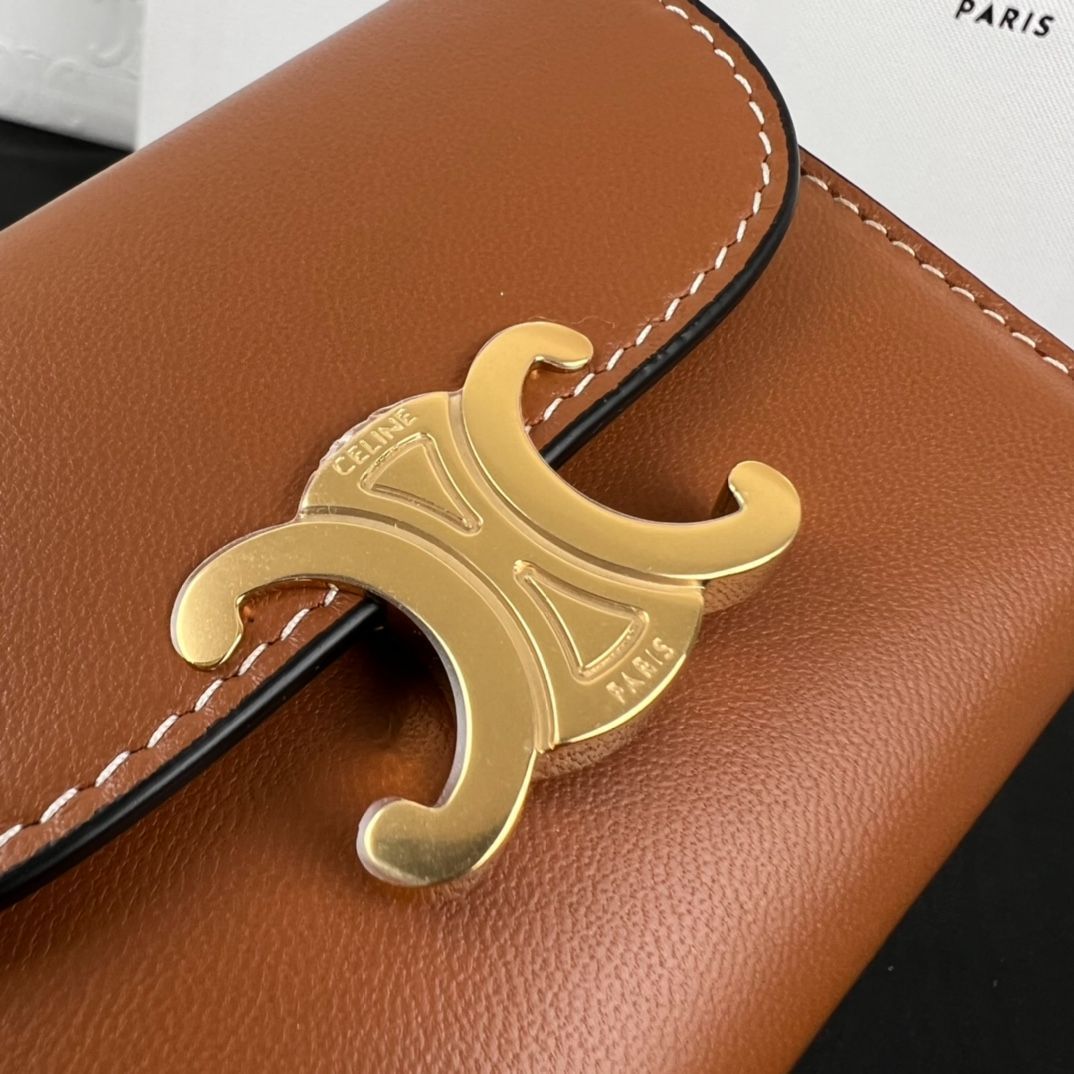 【CELINE】Triomphe 小型財布 Smoked Brown スナップポケット CELINE ☆ キュイル トリオンフ/コンパクト ジップド ウォレット