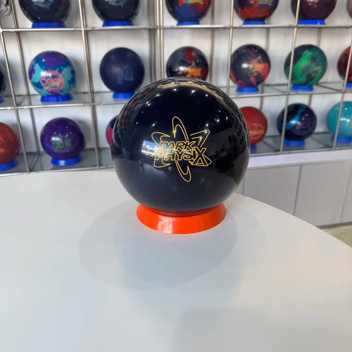 ボウリングボール ダークフィジックス 中古 美品 元箱なし ボウリングボール ダークフィジックス 中古 美品 元箱なし