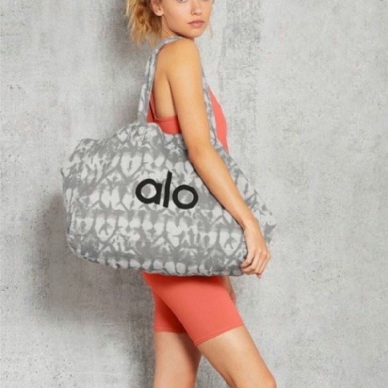 新品】Alo Yoga トートバッグ アローヨガ Iconic Shopper Tote BTS JIN